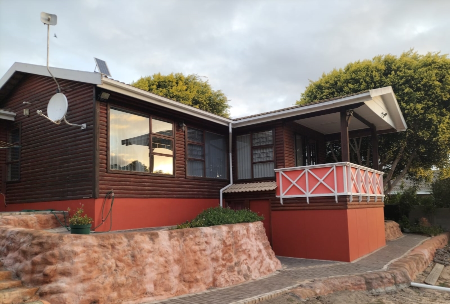3 Bedroom Property for Sale in Fraaiuitsig Western Cape